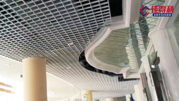 你知道鋁格柵天花和鋁方通有什么不同嗎 ？