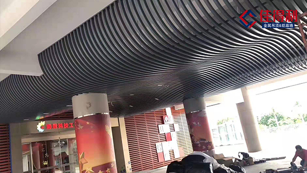 當(dāng)今火熱的鋁方通吊頂材料，都適用在哪些場(chǎng)所？