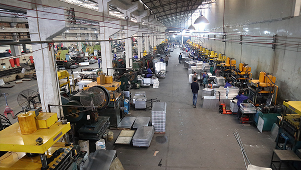 鋁扣板生產(chǎn)廠家?guī)闾揭惶戒X扣板生產(chǎn)流程--佳得利建材