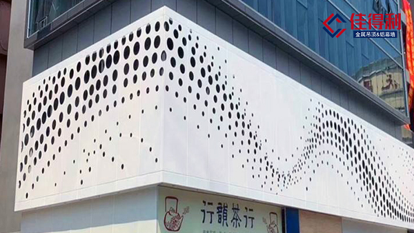 關(guān)于氟碳與聚酯鋁單板的對(duì)比和各自特點(diǎn)