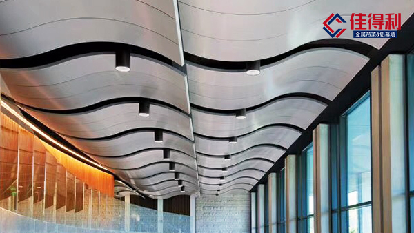 雙曲鋁單板的用途及主要特點(diǎn)是怎樣的呢？