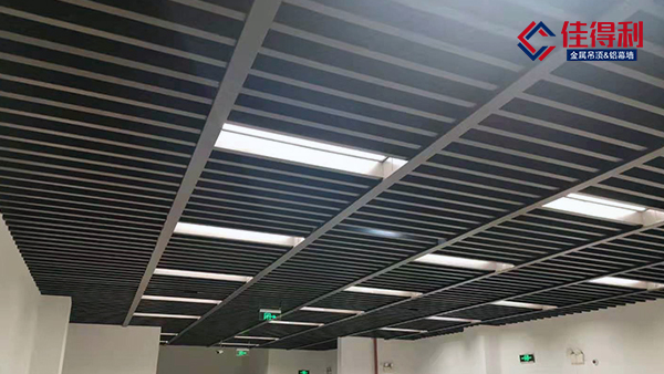 車(chē)站鋁方通吊頂天花間距節(jié)點(diǎn)效果圖