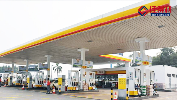 加油站頂棚用的鋁條扣板C型防風(fēng)條扣的特點(diǎn)