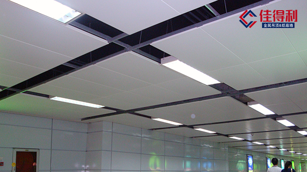 深入車間流程制作鋁礦棉復(fù)合板